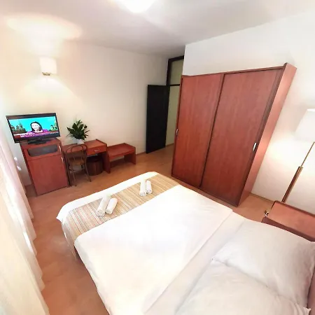 Lucija Hotell Most na Soči